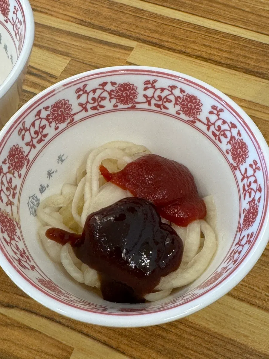 Pickled onion mixed with the combined sauce