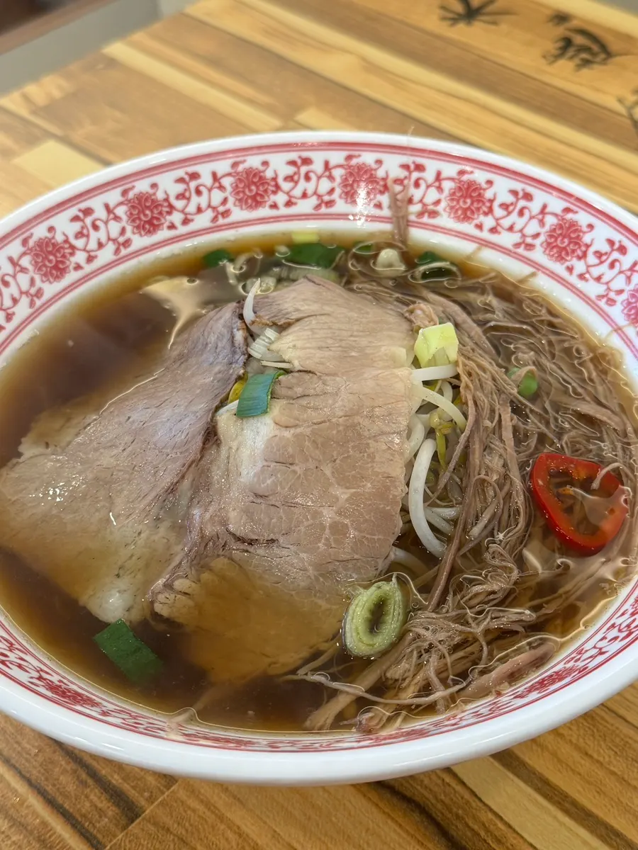 A bowl of beef brisket pho