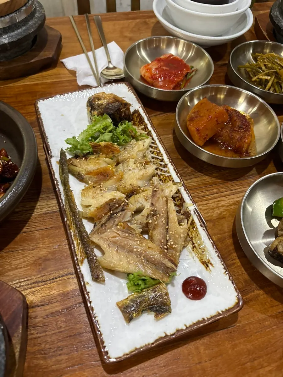봄설 한정식 주전부리 진열대