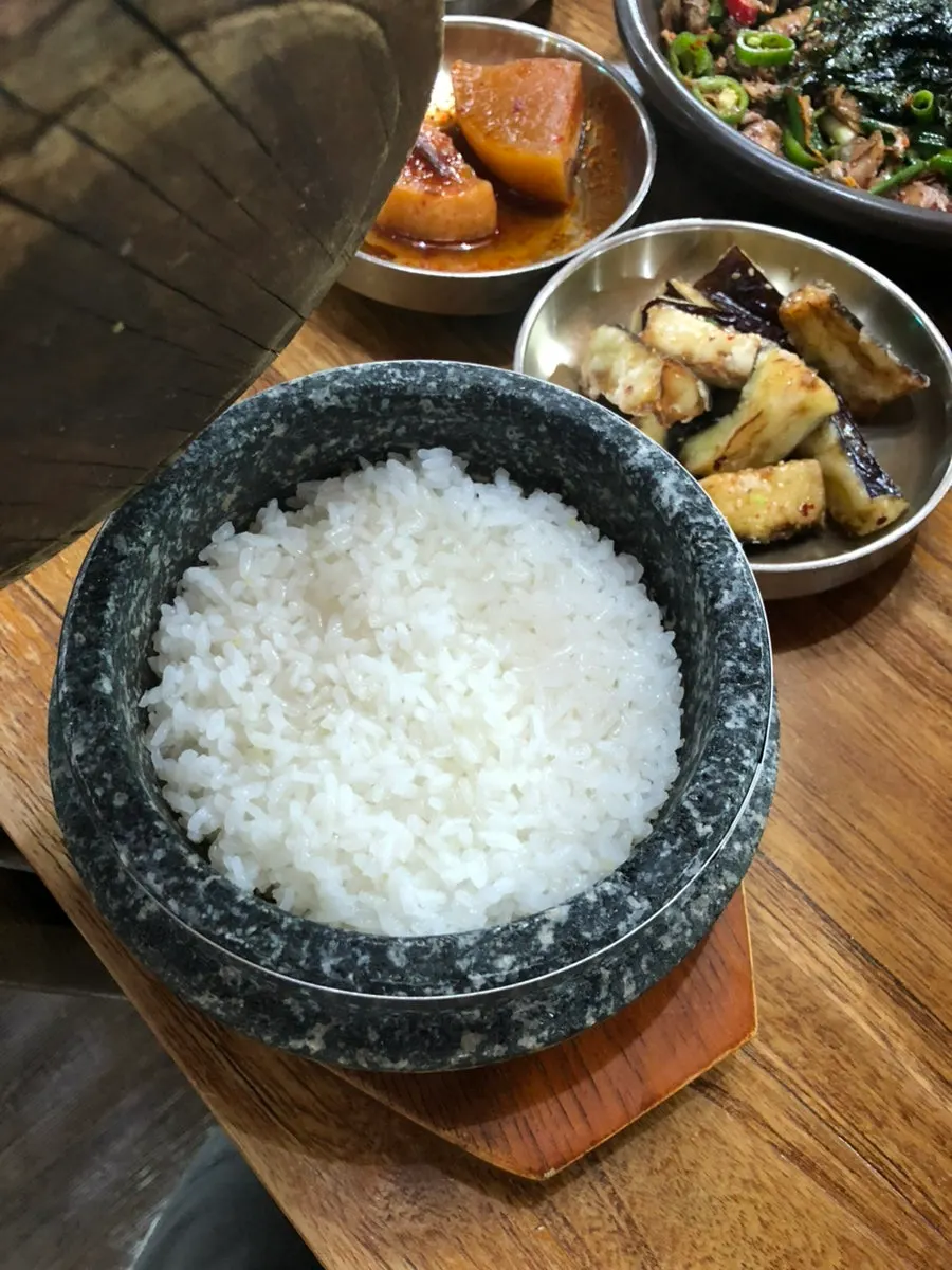 봄설 한정식 나물 반찬들