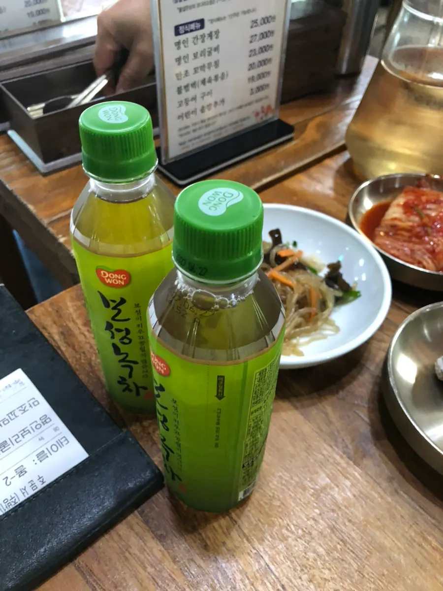보리차를 부어 만든 돌솥 누룽지