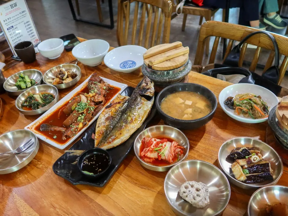 Full spread of the ₩15,000 Bomseol table