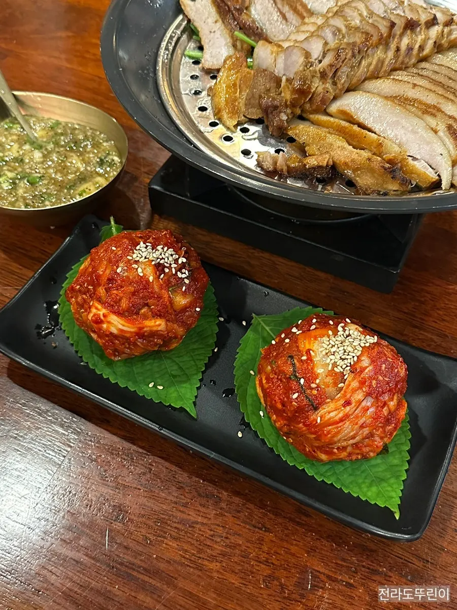 삼미보쌈과 보쌈김치, 마늘소스