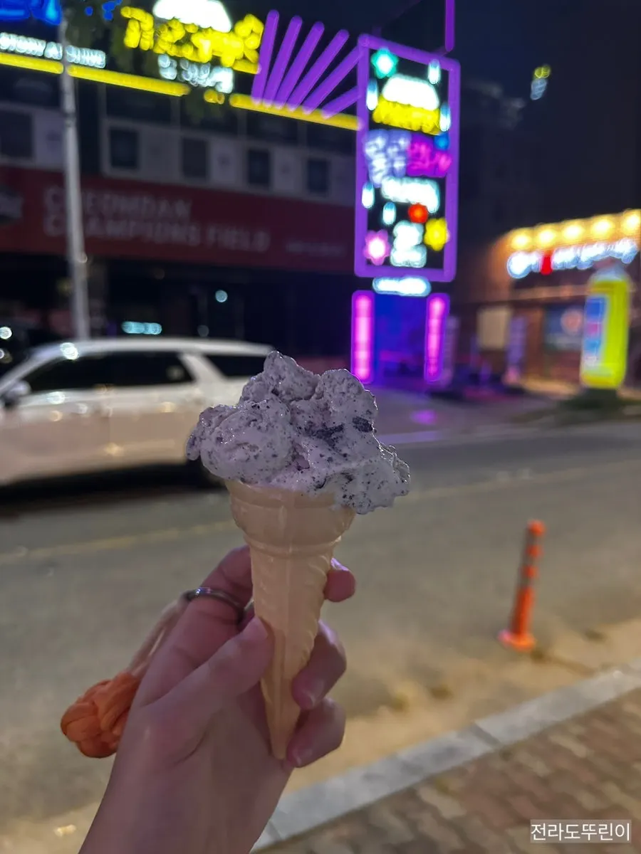 컵에 담은 젤라또 아이스크림