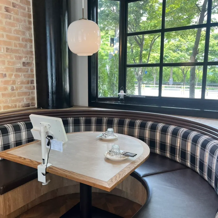 European-style interior at Bueokgan Sangmu Branch