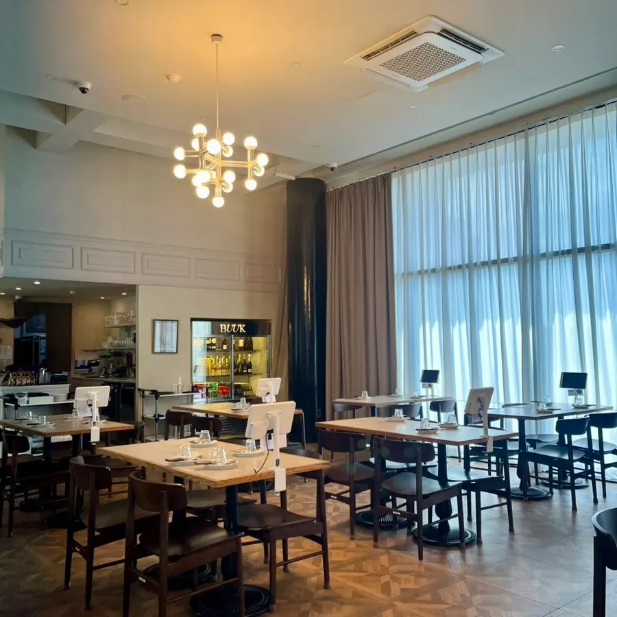 Relaxed dining space at Bueokgan Sangmu Branch
