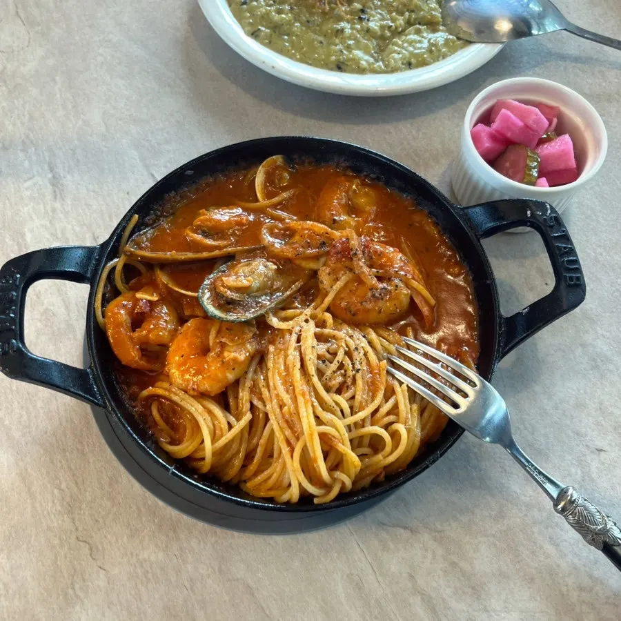 Seafood tomato pasta at Bueokgan Sangmu Branch
