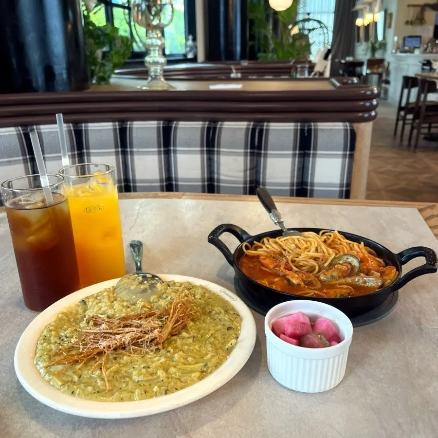 Finishing the meal at Bueokgan Sangmu Branch