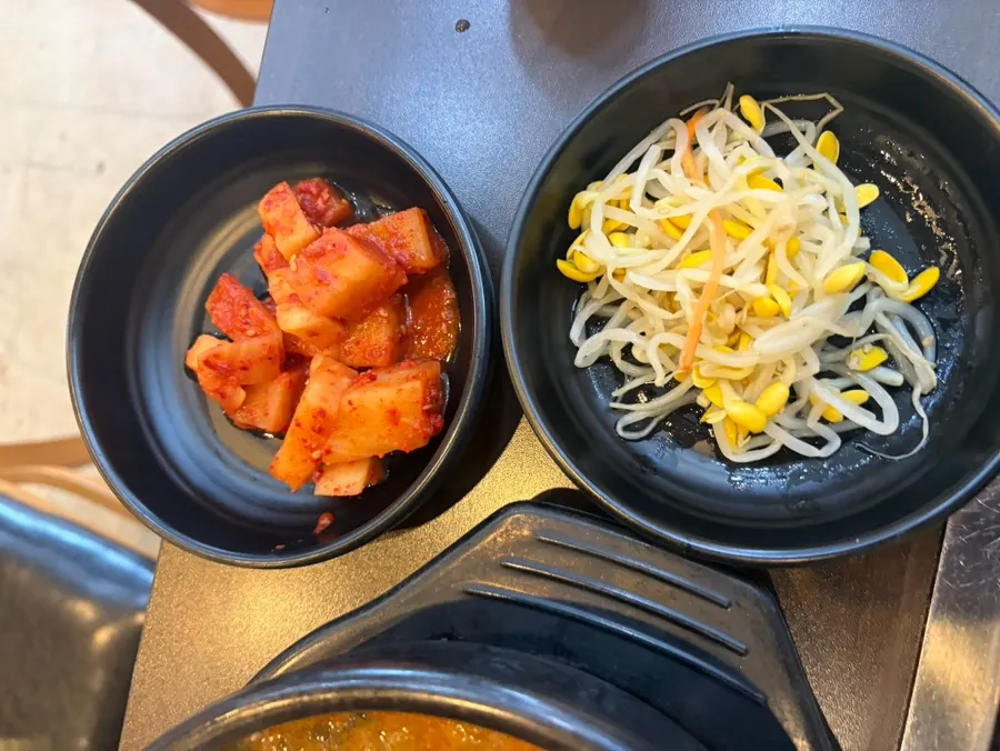 Mixing rice into the eel soup broth