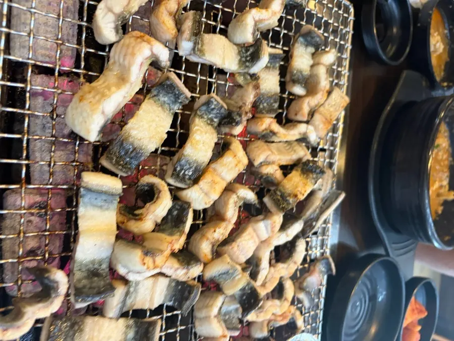 Eel tteokgalbi finished cooking on the grill
