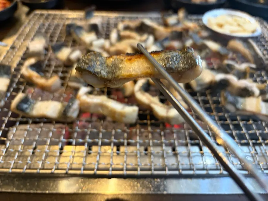 A bite-sized piece of well-cooked eel tteokgalbi