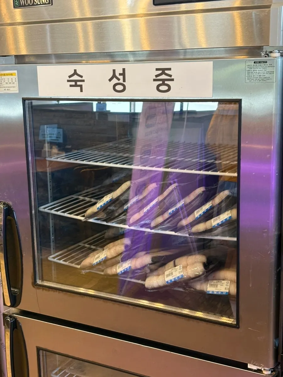 Sign showing eel sets sized by number of guests
