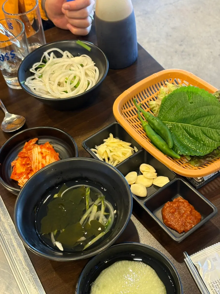 Onion salad, pickled perilla leaves, and other side dishes