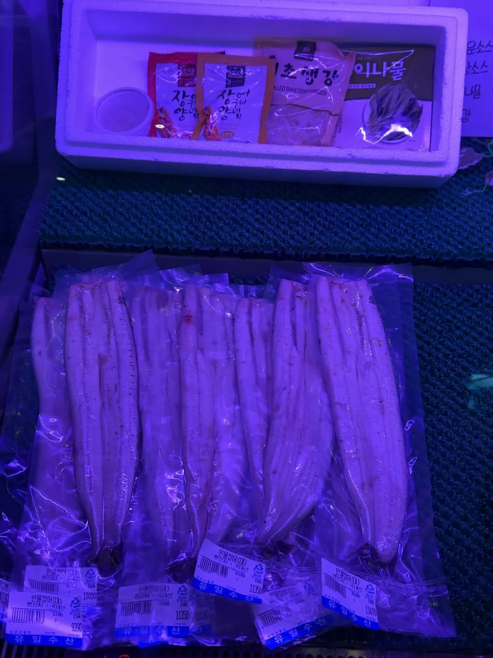 Eel packs sorted by portions for 2, 3, or 4 people