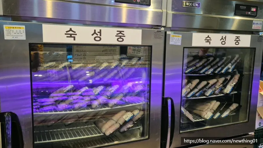 직접 골라 구입하는 풍천민물장어 판매 코너