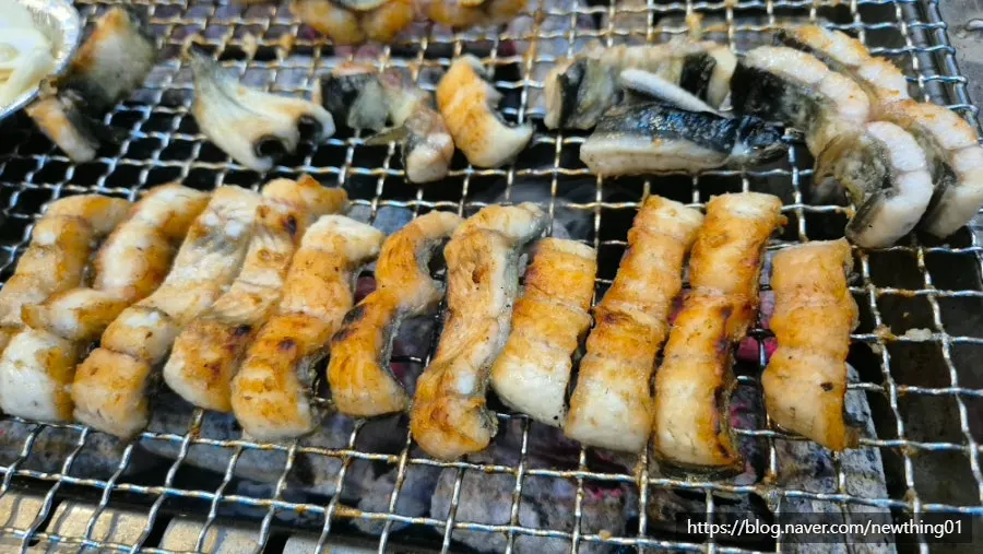 노릇하게 구워진 유일장어 장어구이