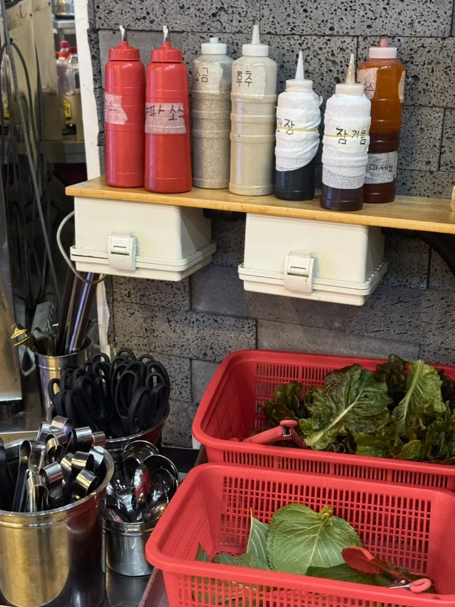 Self-serve bar for extra side dishes