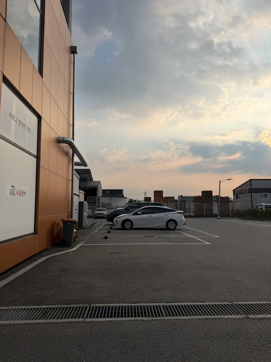 Yuil Jangeo's building signage and entrance
