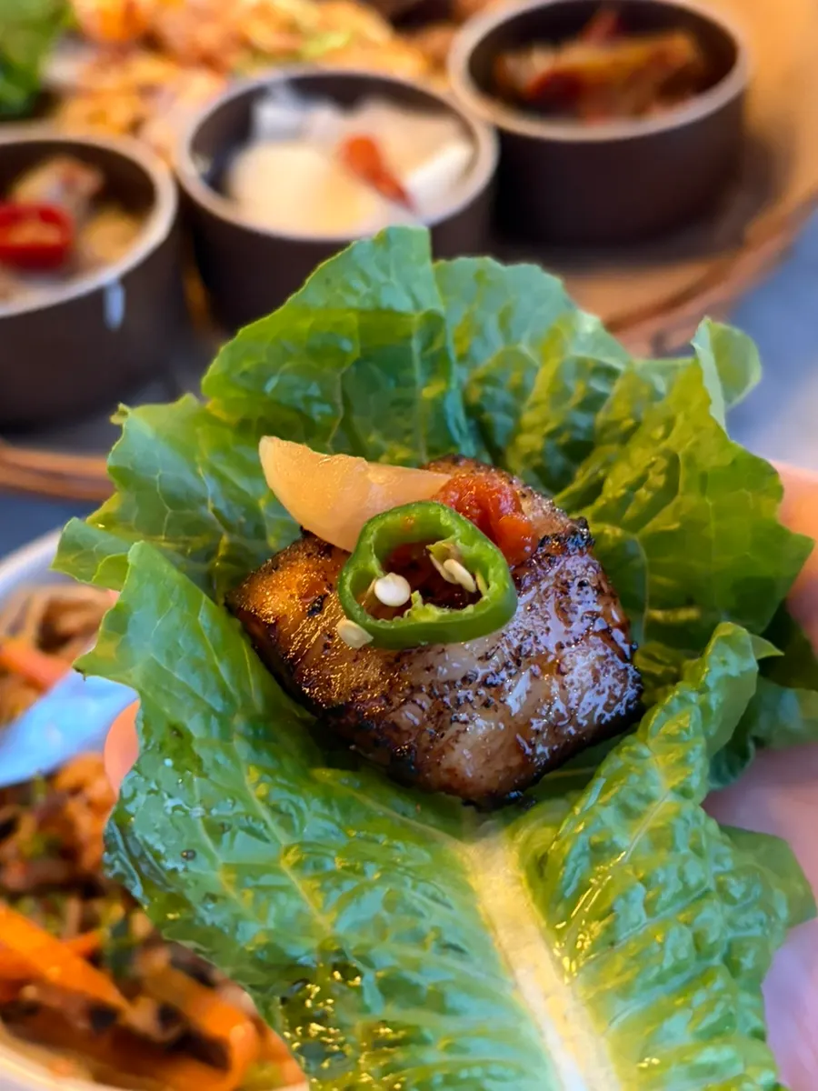 Geotjeori and meat accompaniments