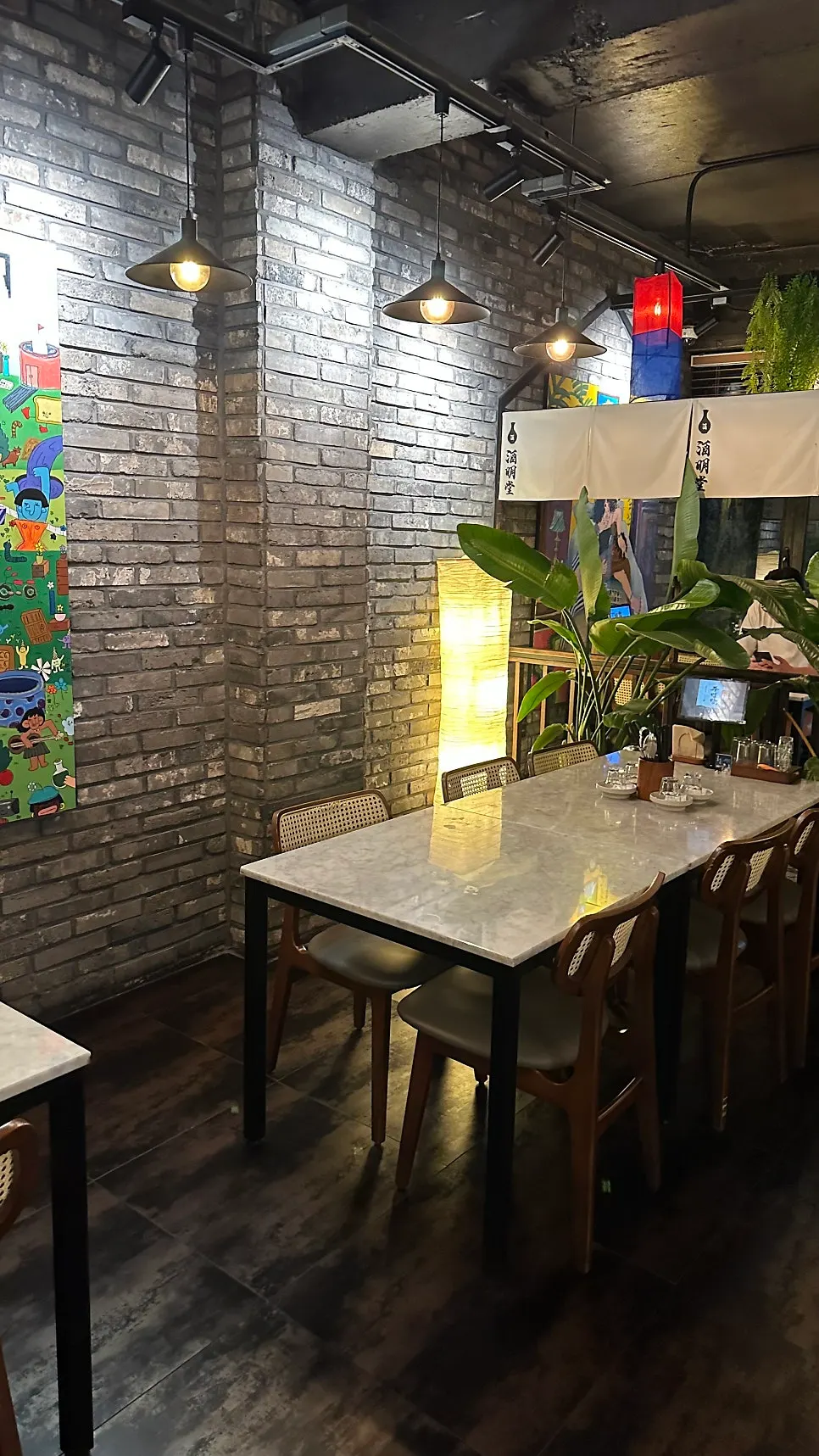 Ju Myeongdang interior with widely spaced tables