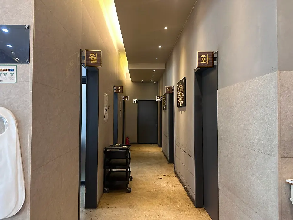 Hallway lined with rooms named after the days of the week