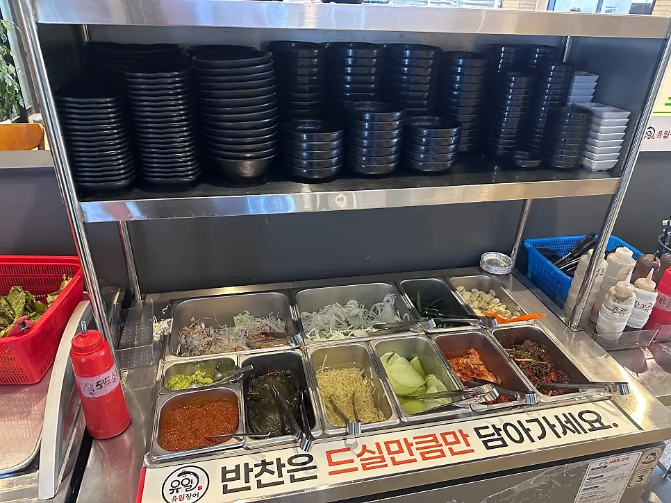 Self-serve bar where diners bring their own side dishes
