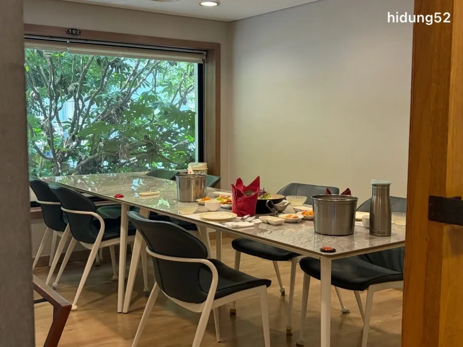 탐스바닷가재 101호 룸 내부