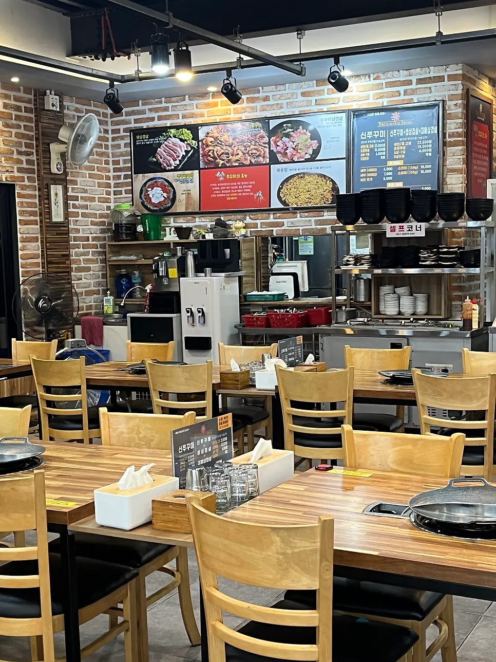 Interior with wide tables