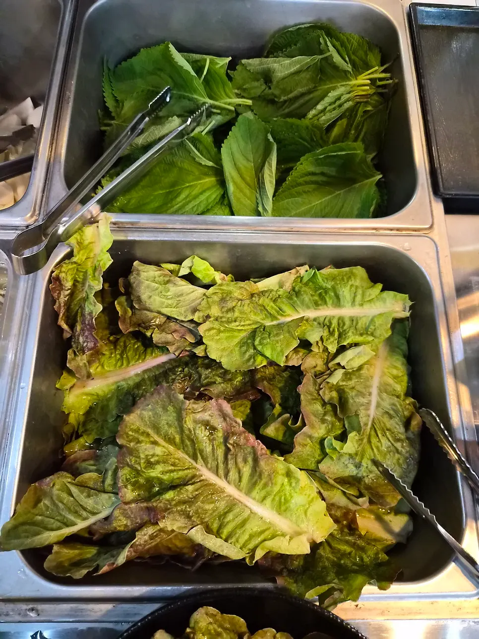 Self-serve corner with garlic and vegetables
