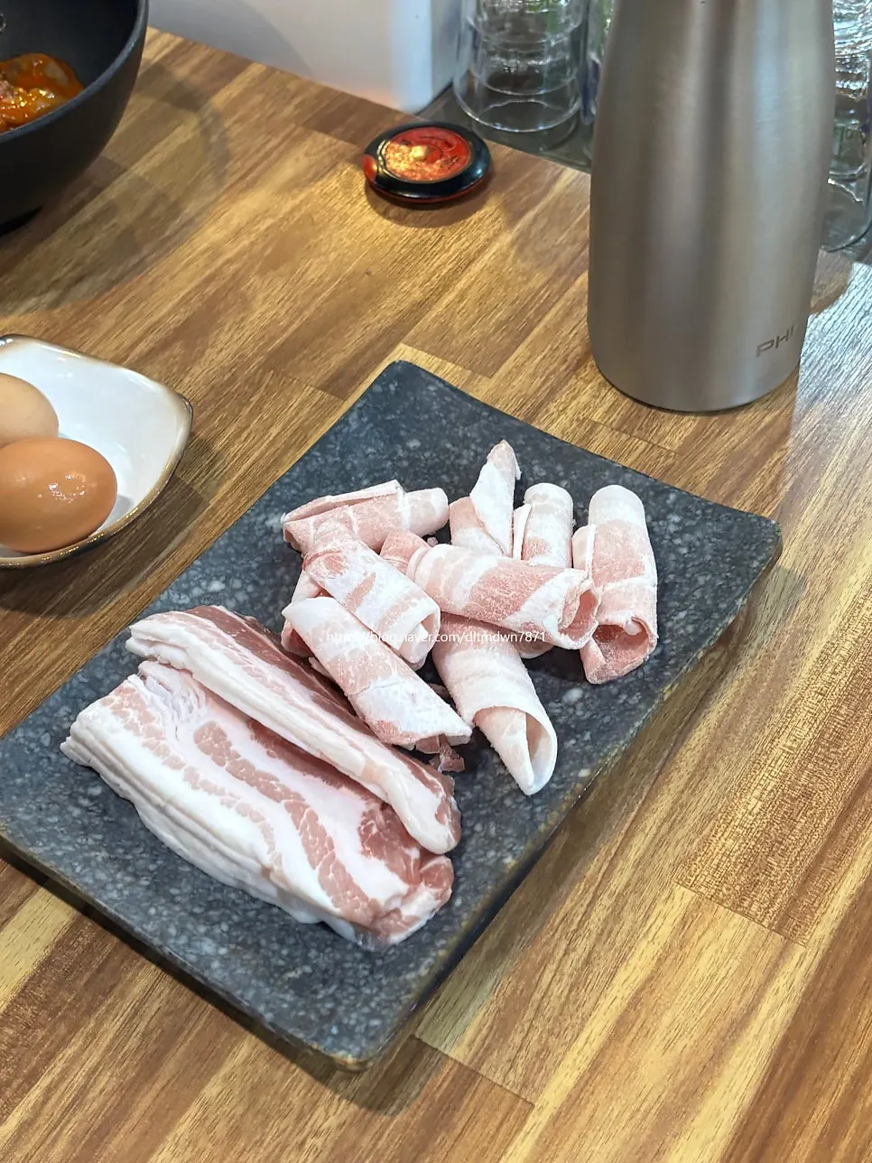 쭈꾸미와 삼겹살 야채를 함께 올린 팬