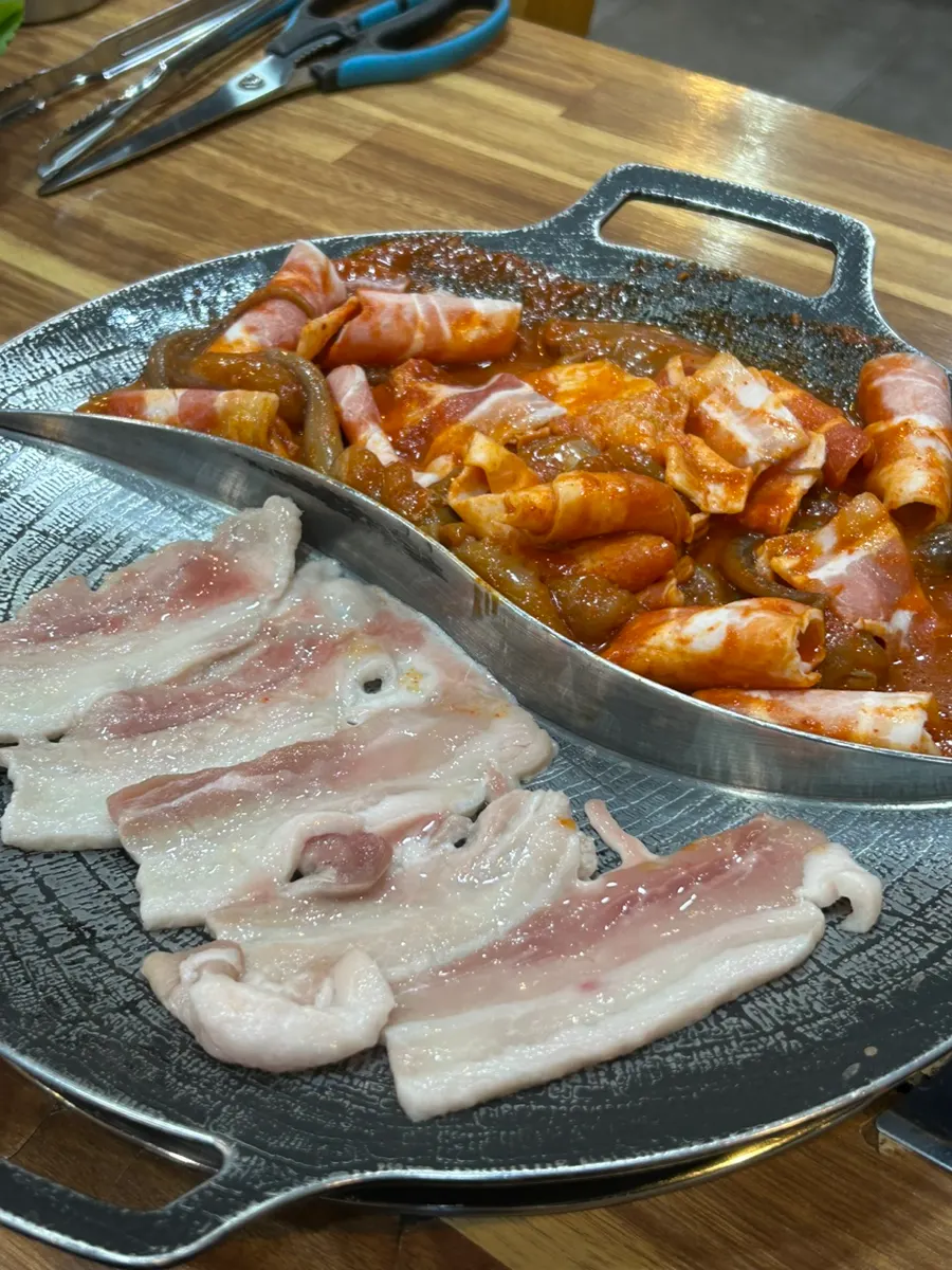조금씩 담아온 쭈꾸미 접시