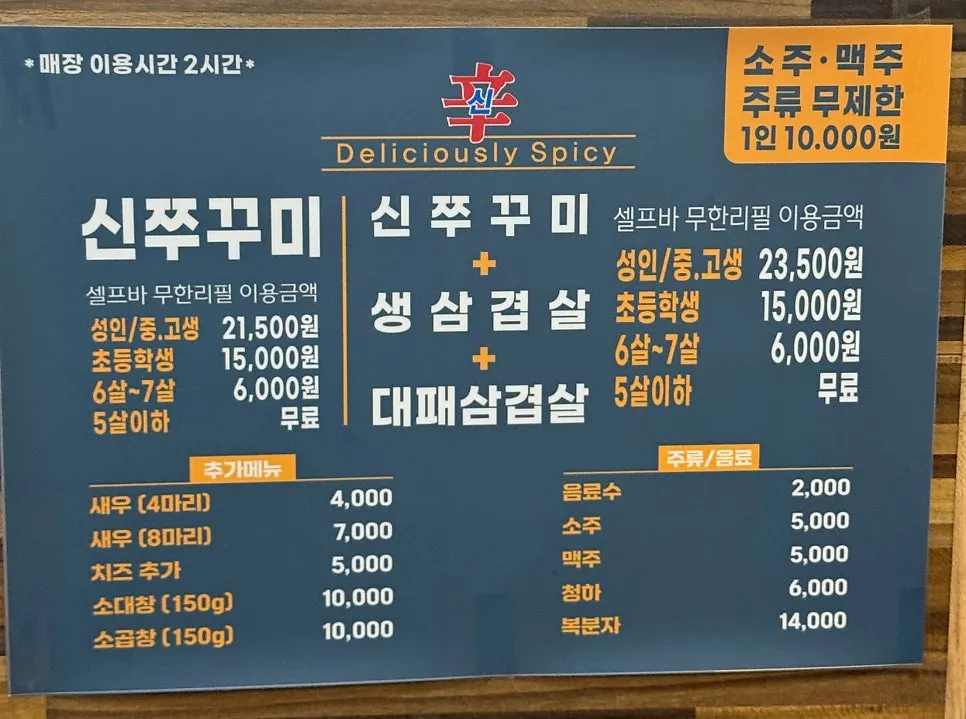 등받이 높은 분리형 좌석이 있는 안쪽 자리