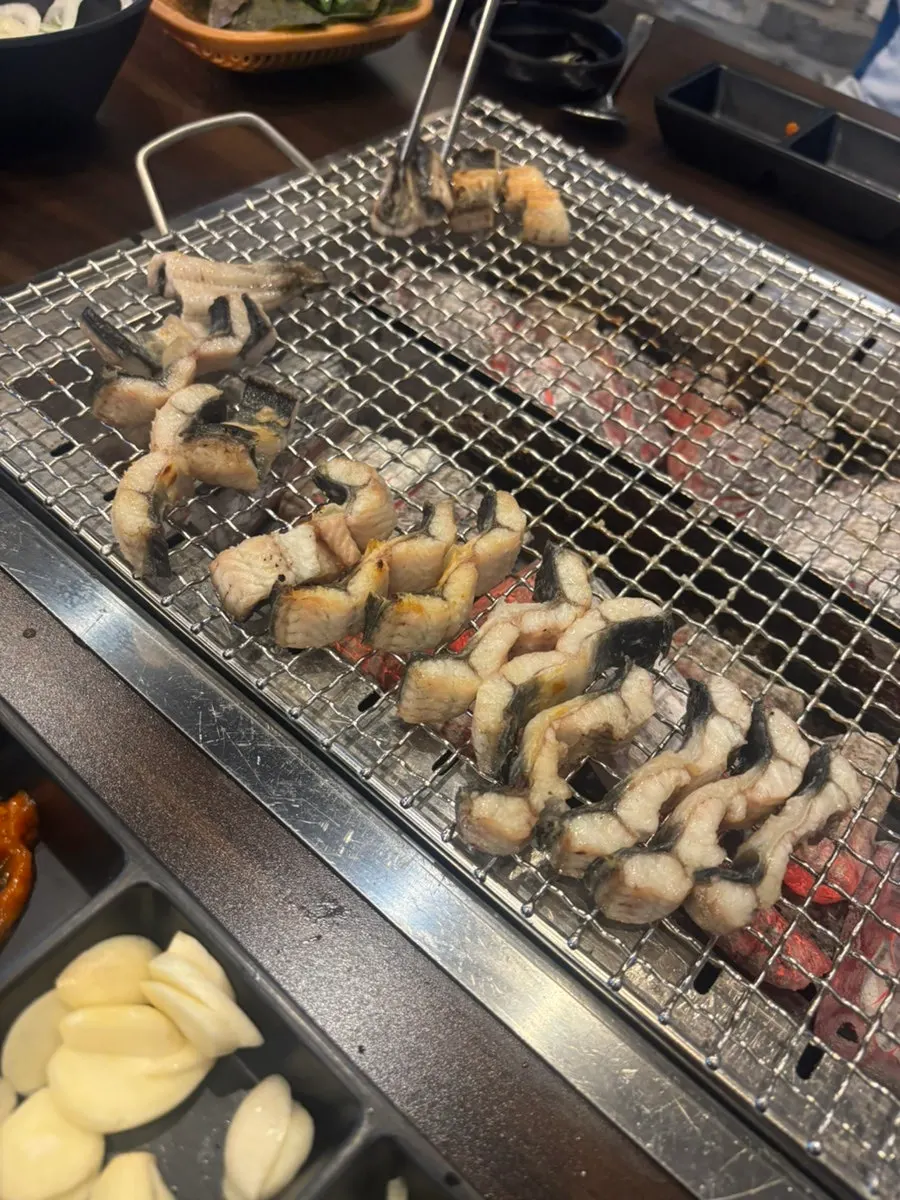 Grilled eel eaten in a wrap