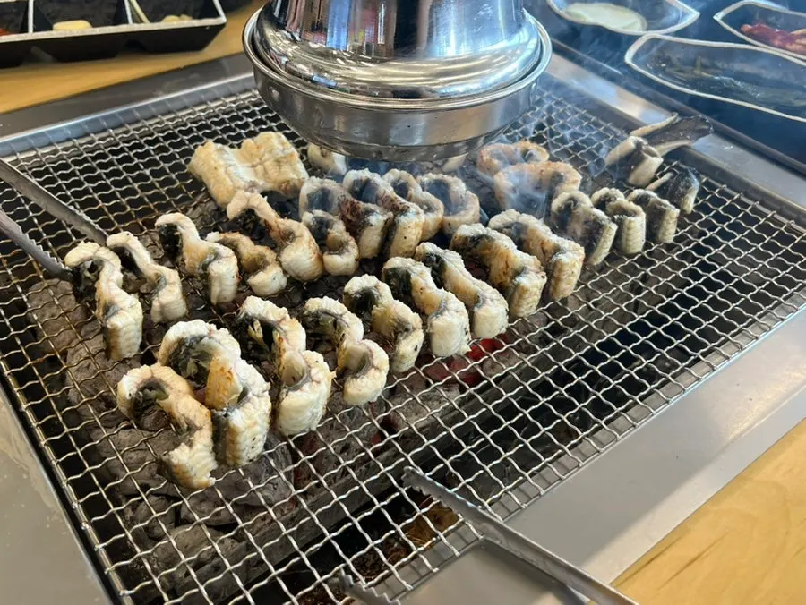숯불 위 장어 구이