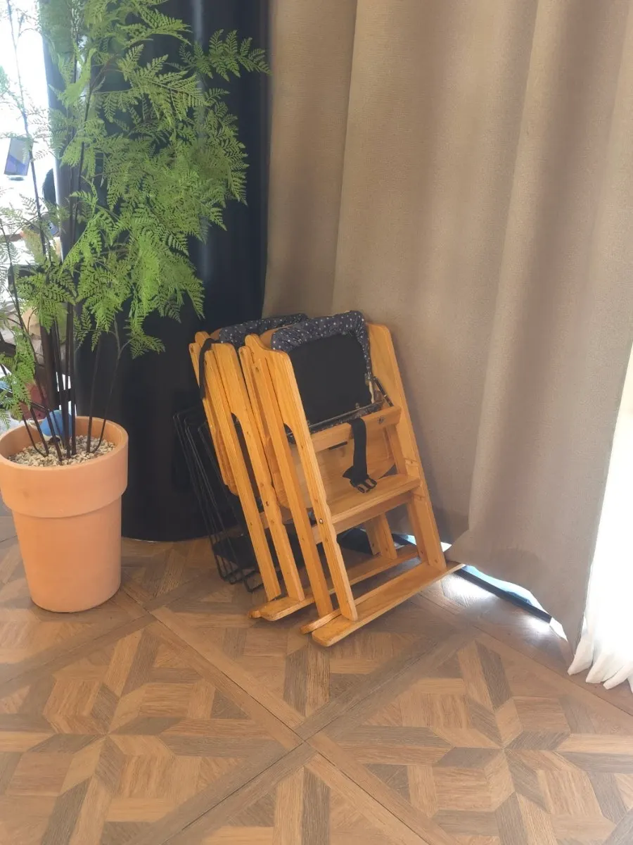 아기 의자가 마련된 매장 공간