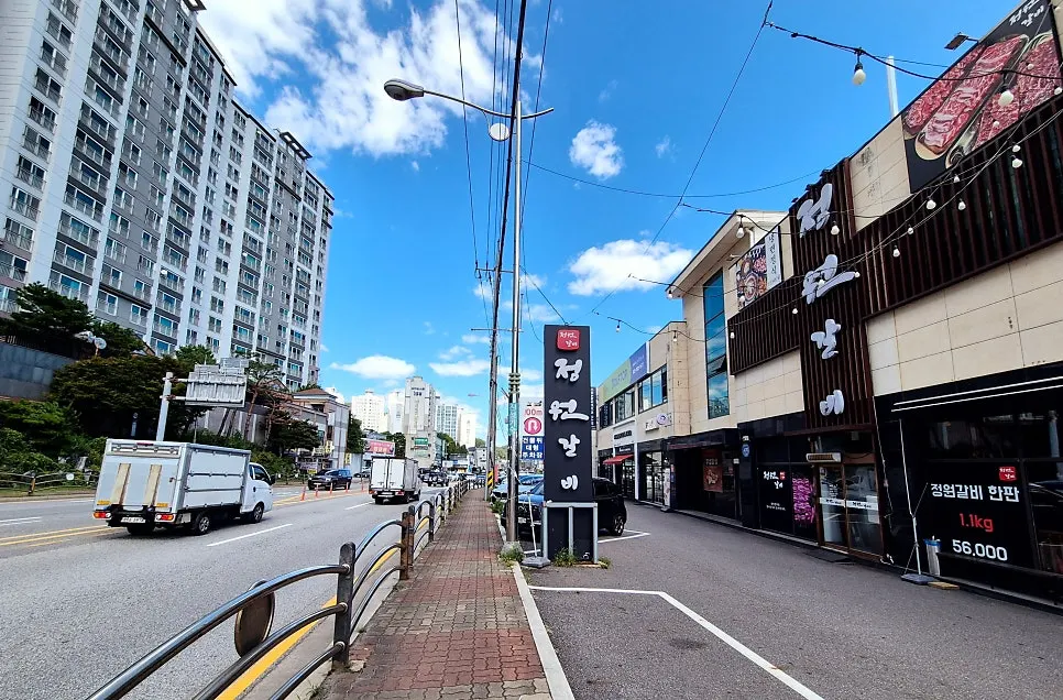 Notice that parking is available at Jeongwon Galbi