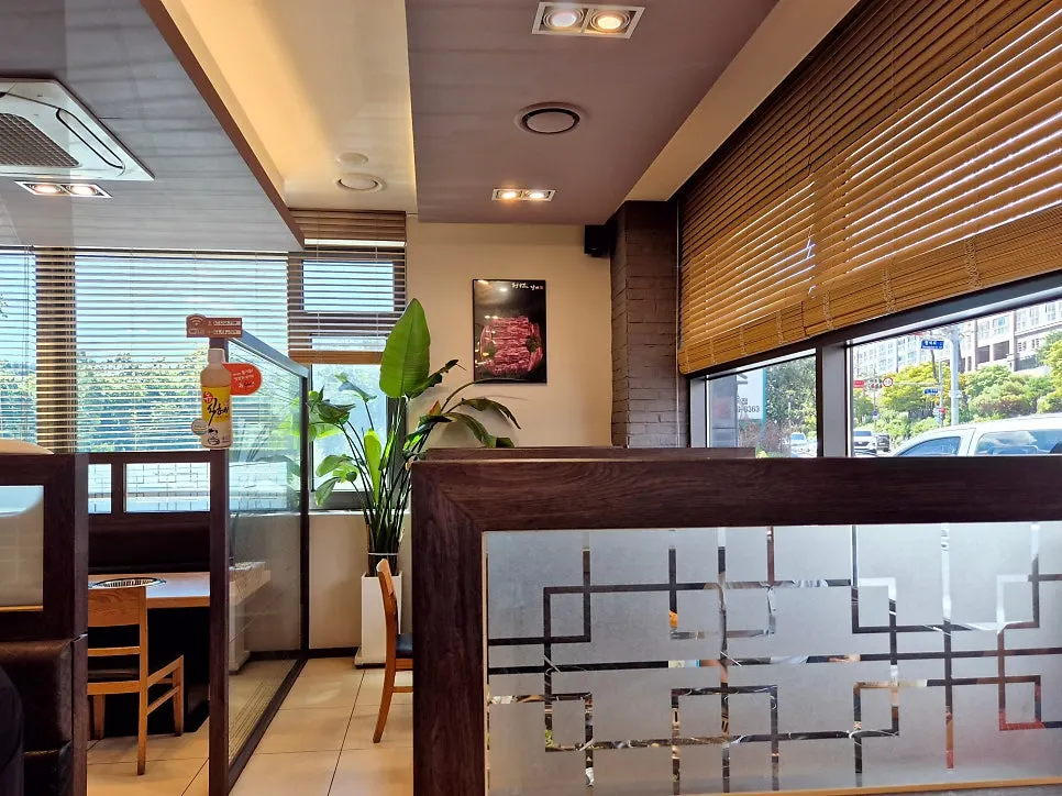 Spacious interior of Jeongwon Galbi