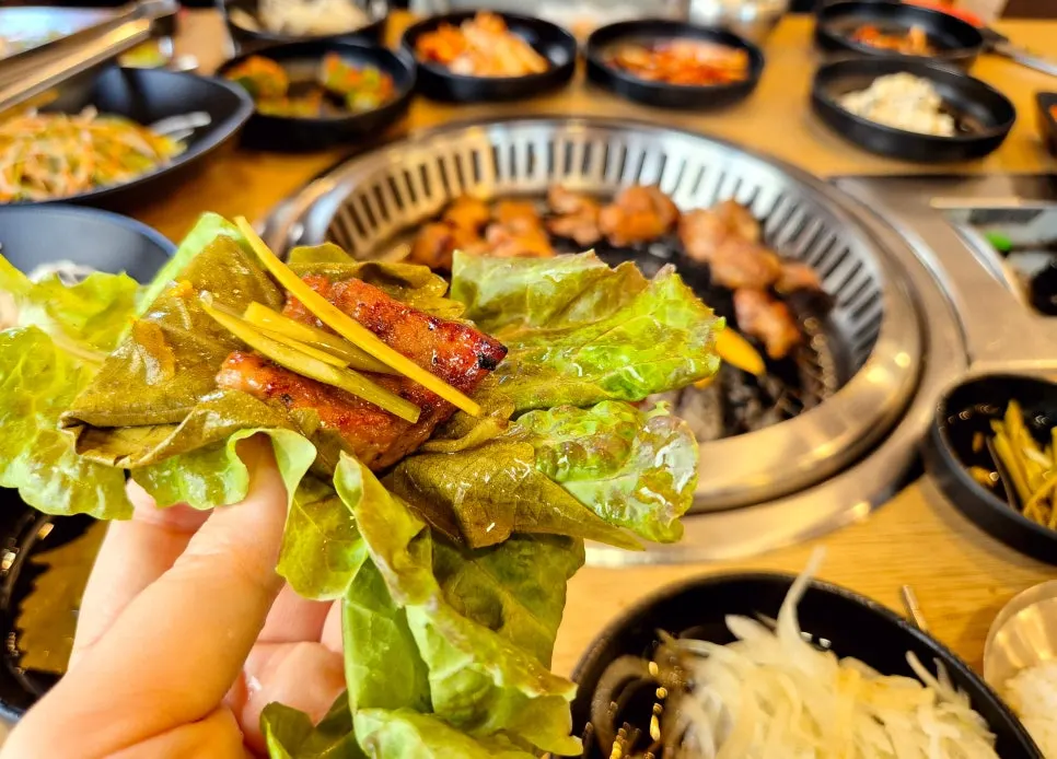 Golden charcoal-grilled pork ribs