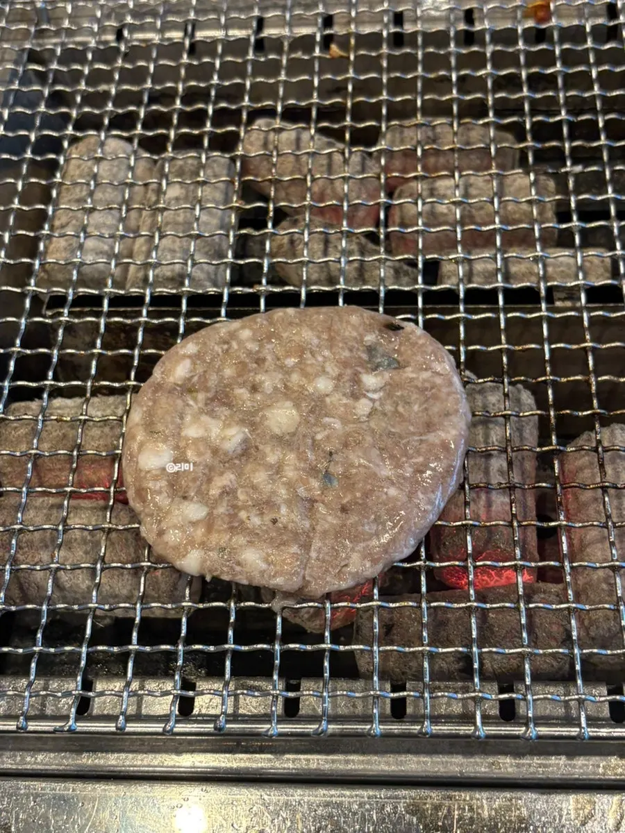 숯불에 올린 장어떡갈비