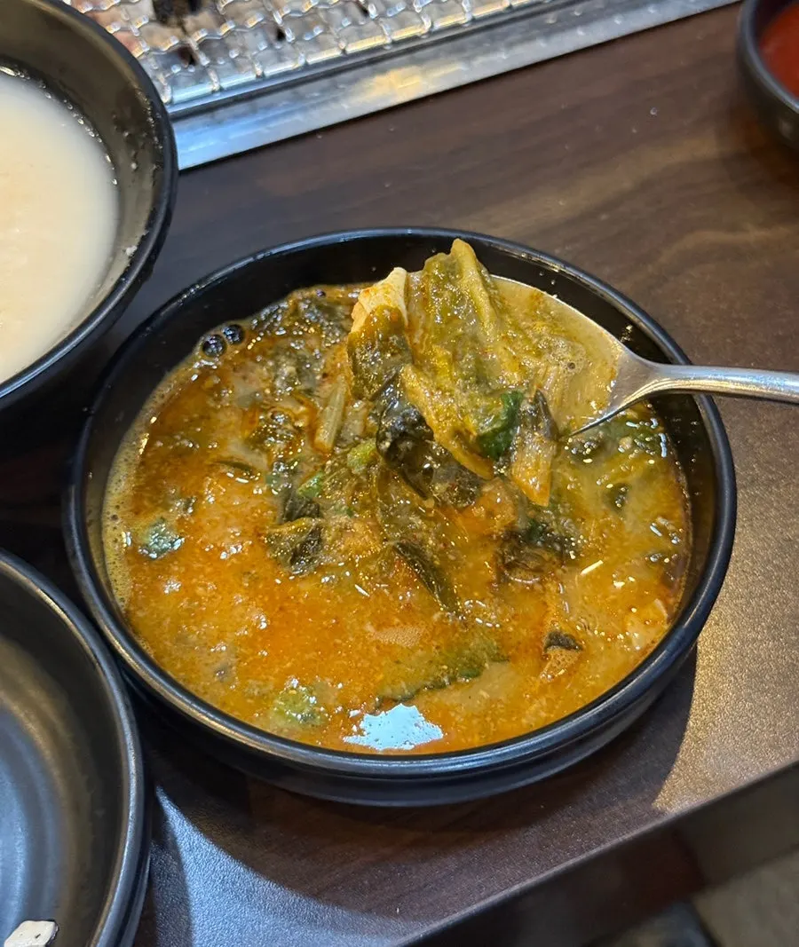 Eel soup dessert including a bowl of rice