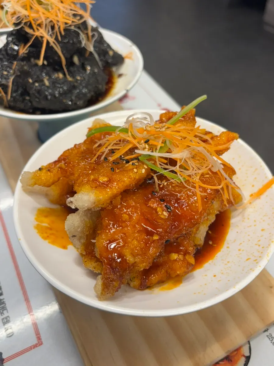 삼색 꿔바로우 한 접시