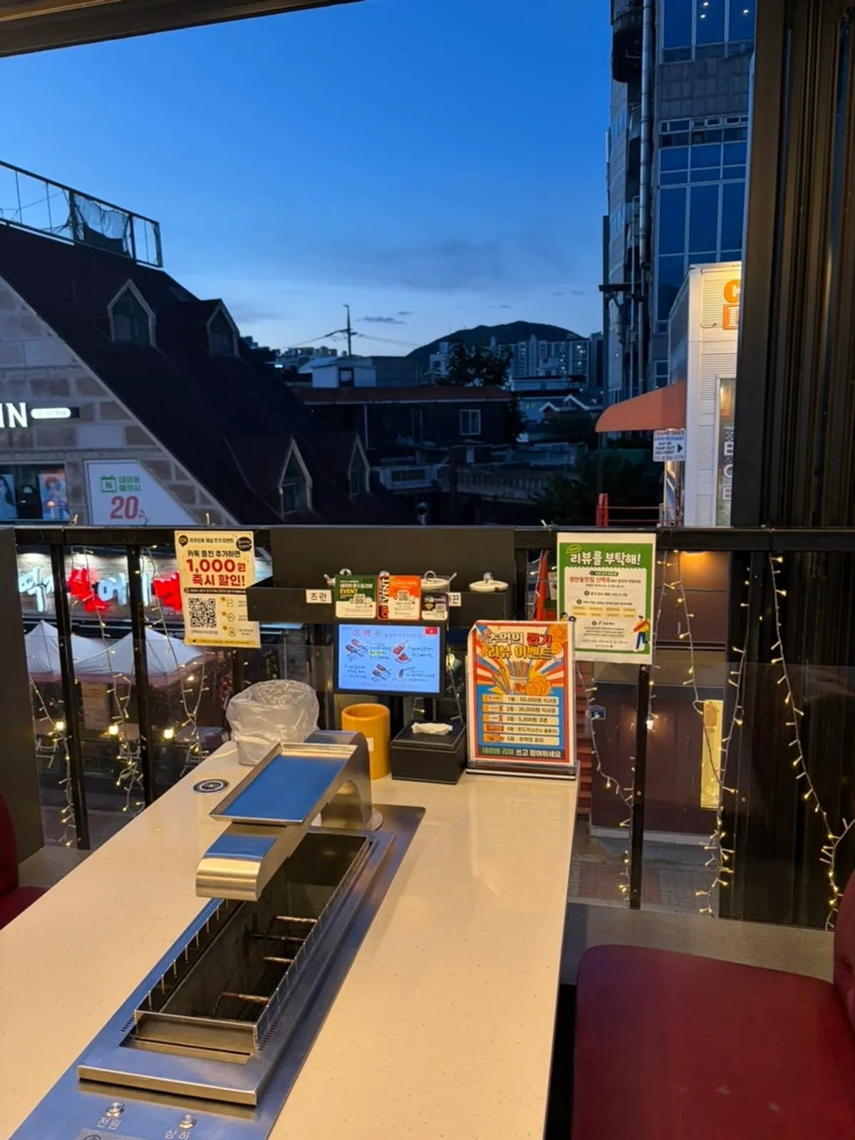 Lamb skewer table setting at Sinbaegok Yang Kkochi Gyeongan Branch