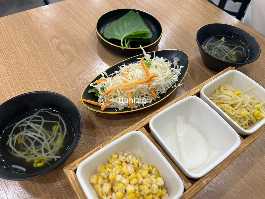 쭈꾸미신나라 기본찬 한 상