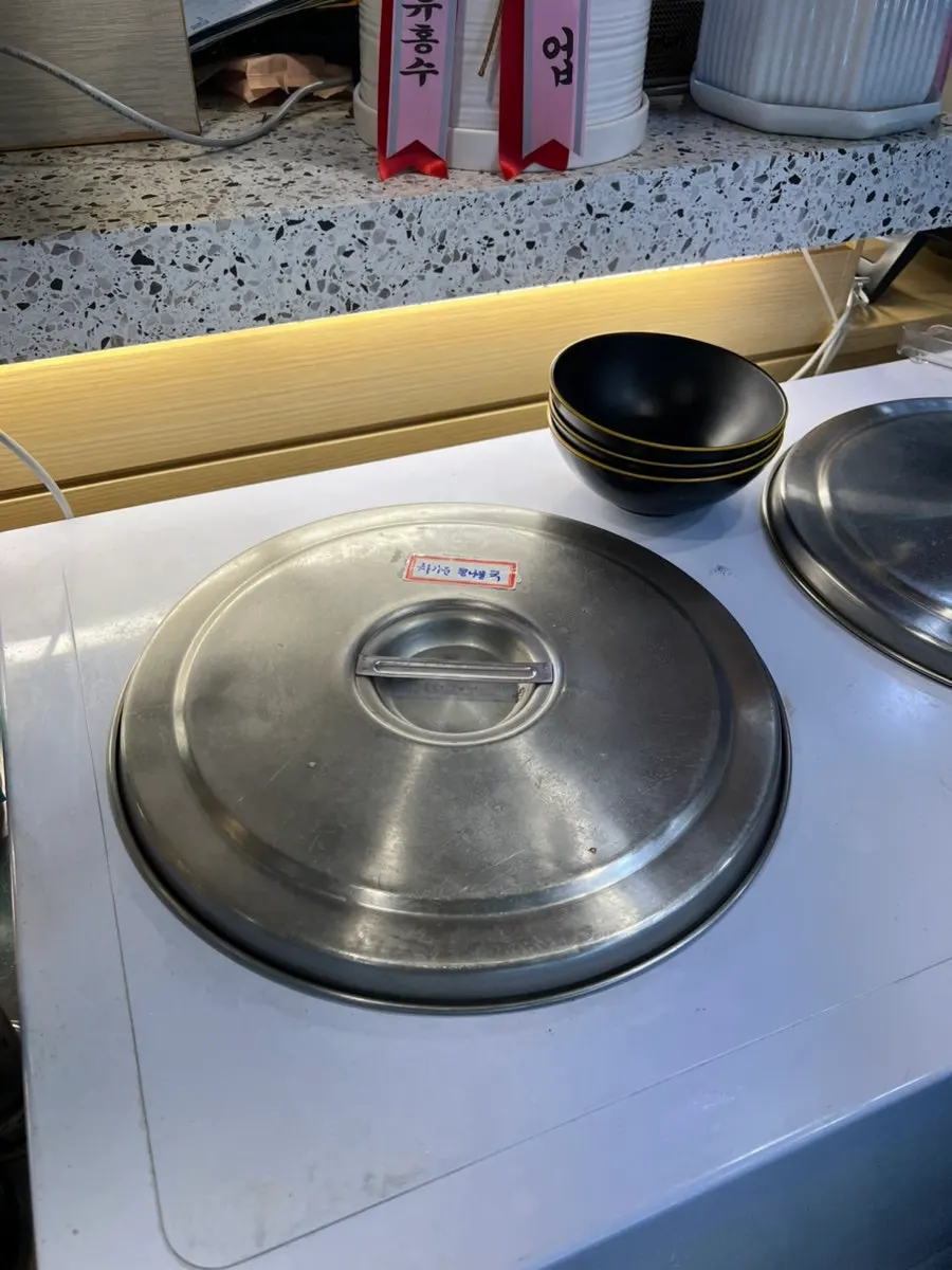 셀프바에서 가져온 반찬