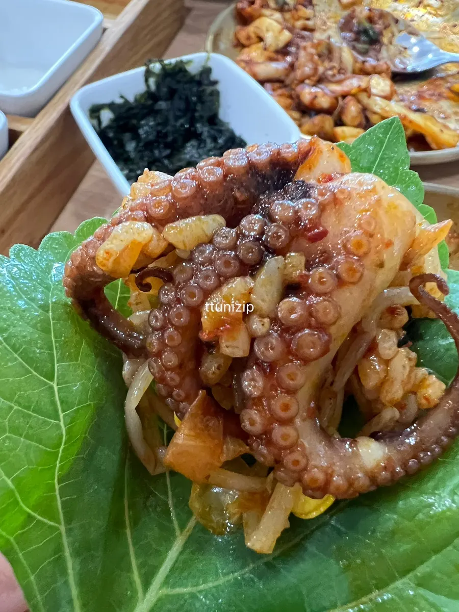 깻잎에 싸 먹는 쭈꾸미