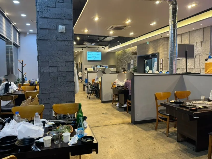 Spacious hall seating at Yuil Jangeo