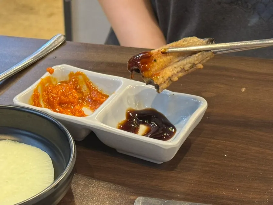 Seasoned grilled eel dipped in sauce