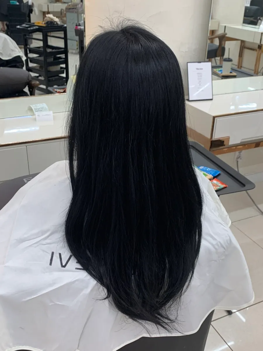 Shampoo seat with shoulder massage included