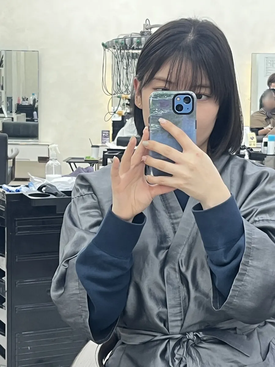 균일하게 톤다운된 매트브라운 헤어