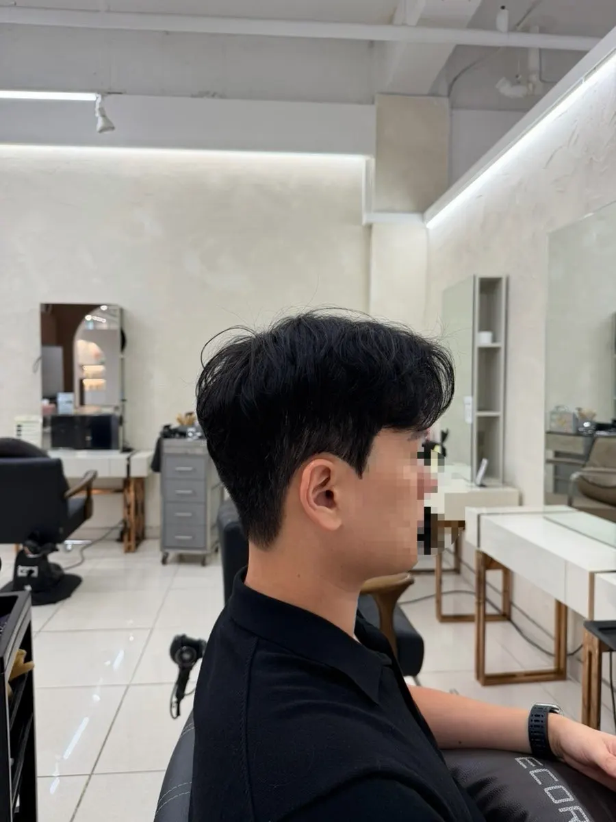 Neatly settled side-hair line from the down perm